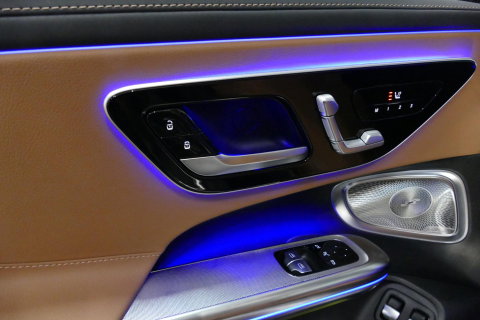 Mercedes-Benz CLE Coupé 300 e AMG Line / Maxton Design Bodykit V.2 / Panoramadak / Elektr. verstelbare voorstoelen + memory / Burmester Surround Sound / Digital Light / Trekhaak (zwenkbaar) / Rondomzichtcamera / Ambienteverlichting / Apple Carplay - Android Auto / Stuurwie