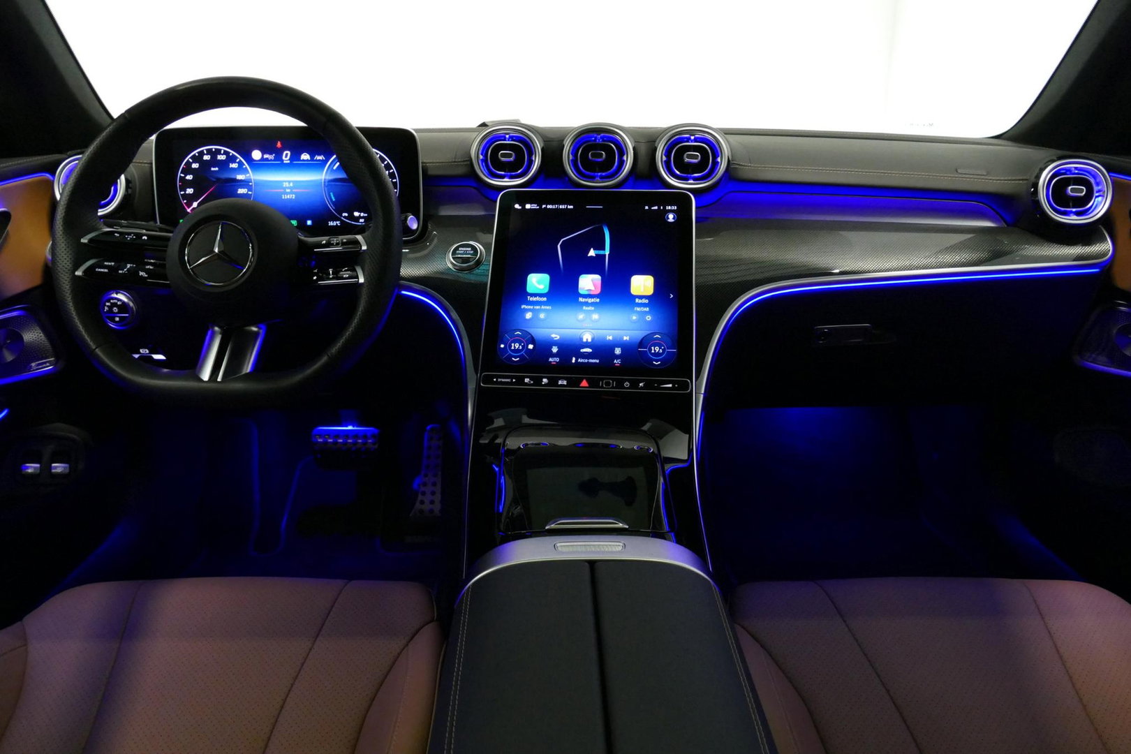 Mercedes-Benz CLE Coupé 300 e AMG Line / Maxton Design Bodykit V.2 / Panoramadak / Elektr. verstelbare voorstoelen + memory / Burmester Surround Sound / Digital Light / Trekhaak (zwenkbaar) / Rondomzichtcamera / Ambienteverlichting / Apple Carplay - Android Auto / Stuurwie