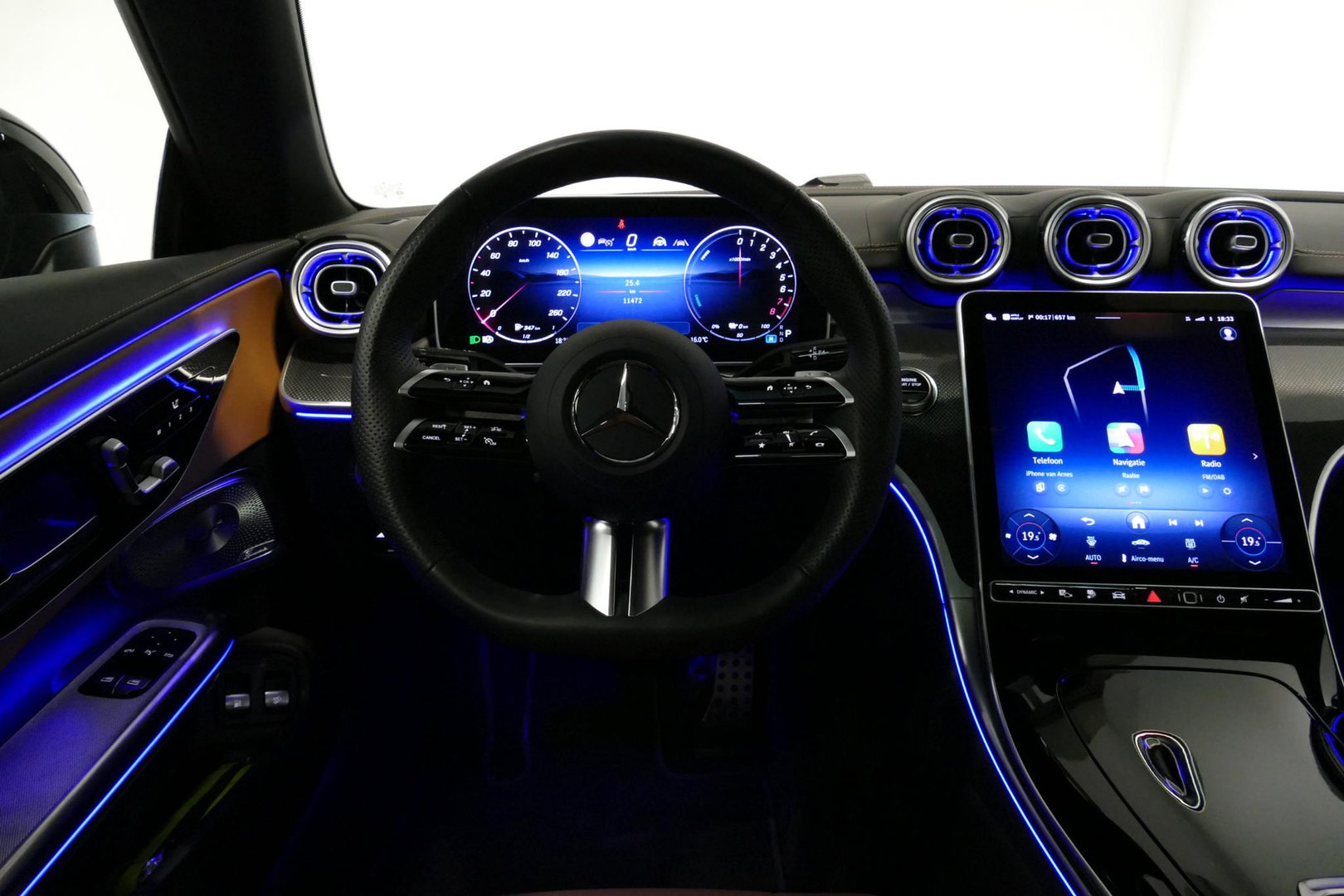 Mercedes-Benz CLE Coupé 300 e AMG Line / Maxton Design Bodykit V.2 / Panoramadak / Elektr. verstelbare voorstoelen + memory / Burmester Surround Sound / Digital Light / Trekhaak (zwenkbaar) / Rondomzichtcamera / Ambienteverlichting / Apple Carplay - Android Auto / Stuurwie