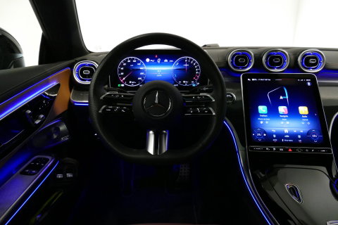 Mercedes-Benz CLE Coupé 300 e AMG Line / Maxton Design Bodykit V.2 / Panoramadak / Elektr. verstelbare voorstoelen + memory / Burmester Surround Sound / Digital Light / Trekhaak (zwenkbaar) / Rondomzichtcamera / Ambienteverlichting / Apple Carplay - Android Auto / Stuurwie