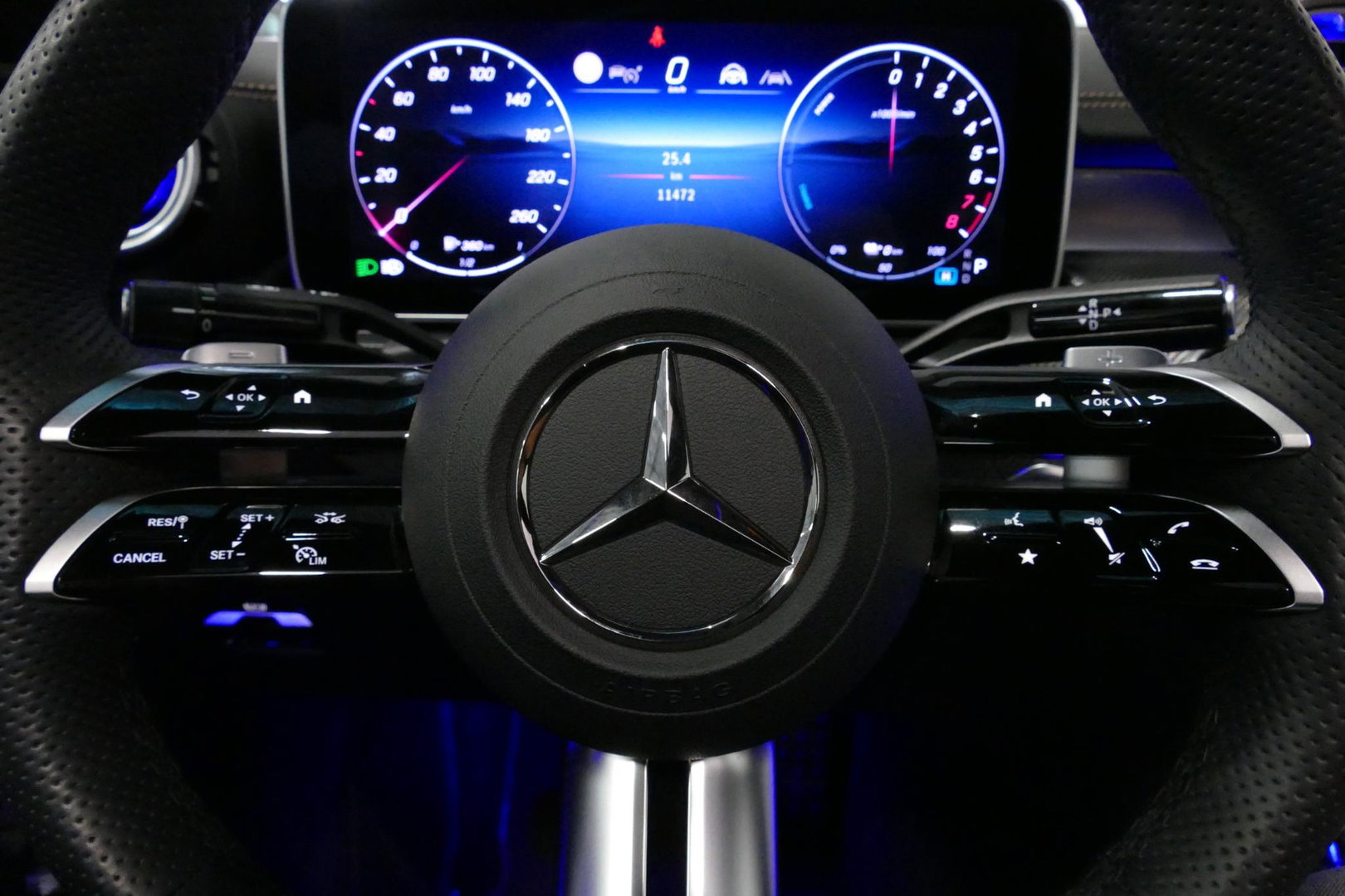 Mercedes-Benz CLE Coupé 300 e AMG Line / Maxton Design Bodykit V.2 / Panoramadak / Elektr. verstelbare voorstoelen + memory / Burmester Surround Sound / Digital Light / Trekhaak (zwenkbaar) / Rondomzichtcamera / Ambienteverlichting / Apple Carplay - Android Auto / Stuurwie