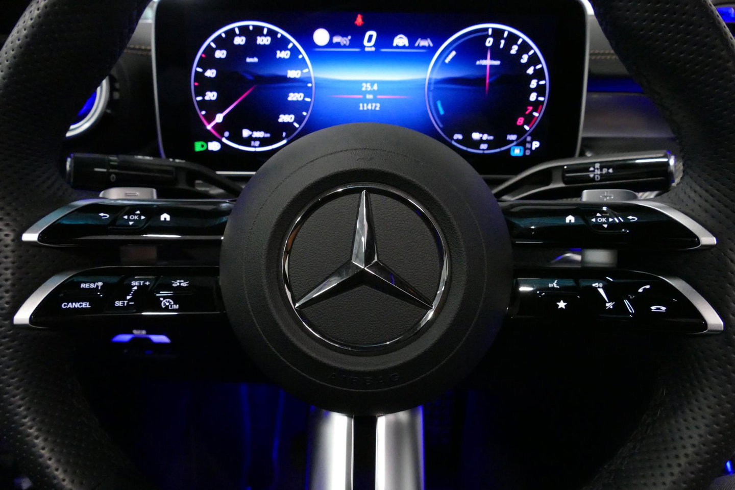 Mercedes-Benz CLE Coupé 300 e AMG Line / Maxton Design Bodykit V.2 / Panoramadak / Elektr. verstelbare voorstoelen + memory / Burmester Surround Sound / Digital Light / Trekhaak (zwenkbaar) / Rondomzichtcamera / Ambienteverlichting / Apple Carplay - Android Auto / Stuurwie