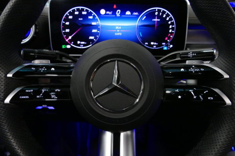 Mercedes-Benz CLE Coupé 300 e AMG Line / Maxton Design Bodykit V.2 / Panoramadak / Elektr. verstelbare voorstoelen + memory / Burmester Surround Sound / Digital Light / Trekhaak (zwenkbaar) / Rondomzichtcamera / Ambienteverlichting / Apple Carplay - Android Auto / Stuurwie