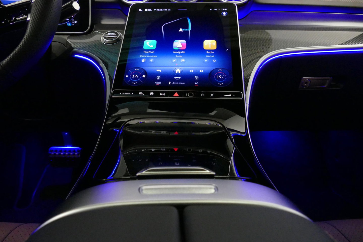 Mercedes-Benz CLE Coupé 300 e AMG Line / Maxton Design Bodykit V.2 / Panoramadak / Elektr. verstelbare voorstoelen + memory / Burmester Surround Sound / Digital Light / Trekhaak (zwenkbaar) / Rondomzichtcamera / Ambienteverlichting / Apple Carplay - Android Auto / Stuurwie