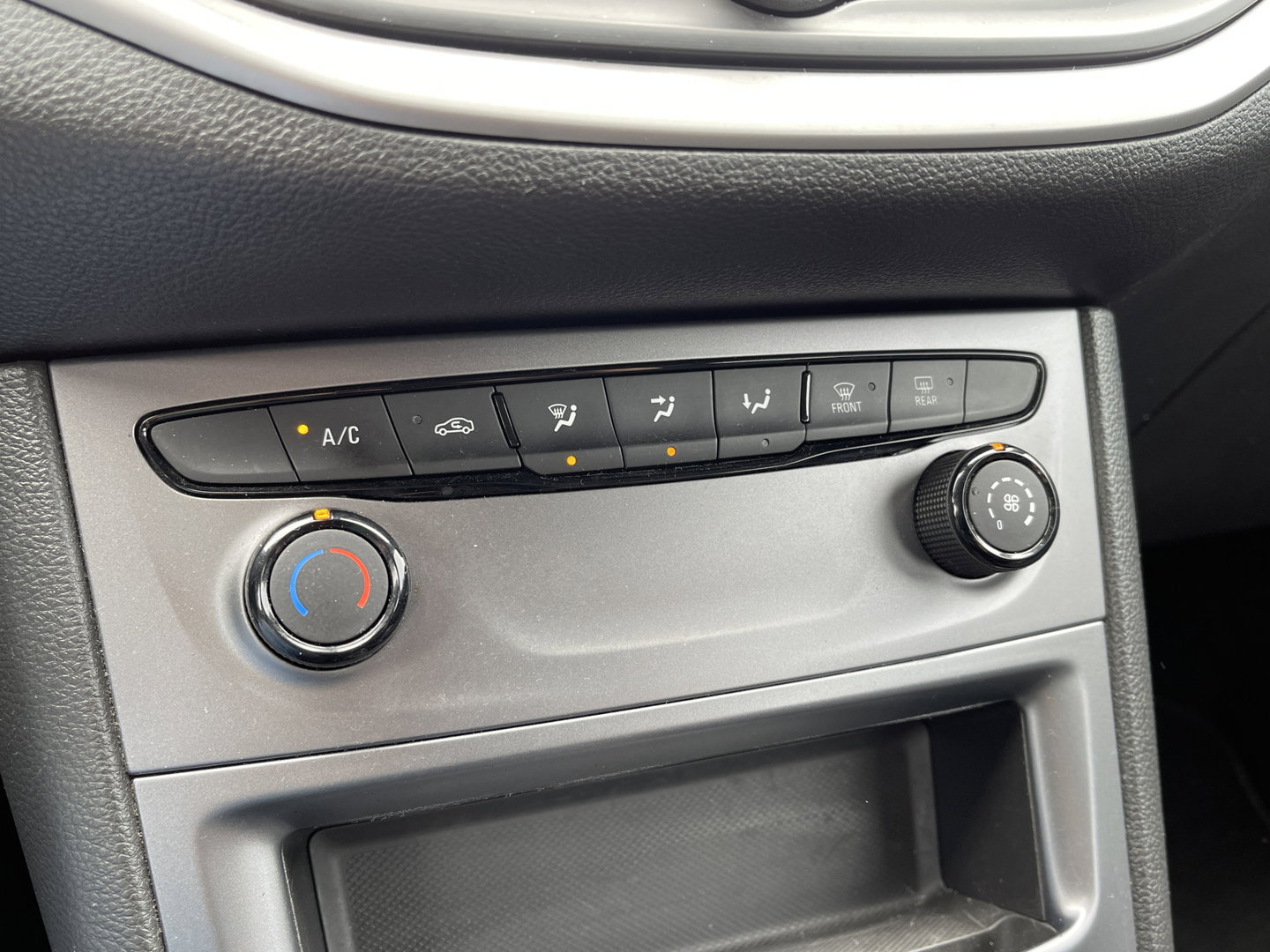 Opel Astra 1.6 CDTI Business | Airconditioning | Cruise Control | Radio | Multifunctioneel Stuurwiel | Isofix | Stop&Go |