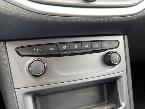 Opel Astra 1.6 CDTI Business | Airconditioning | Cruise Control | Radio | Multifunctioneel Stuurwiel | Isofix | Stop&Go |