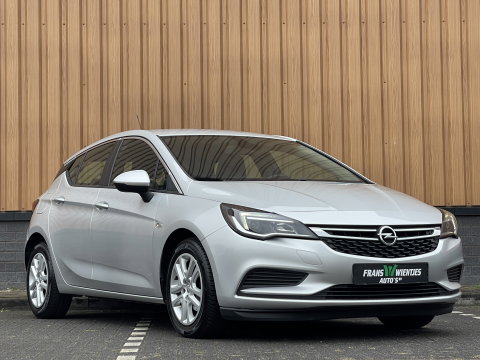 Opel Astra 1.6 CDTI Business | Airconditioning | Cruise Control | Radio | Multifunctioneel Stuurwiel | Isofix | Stop&Go |