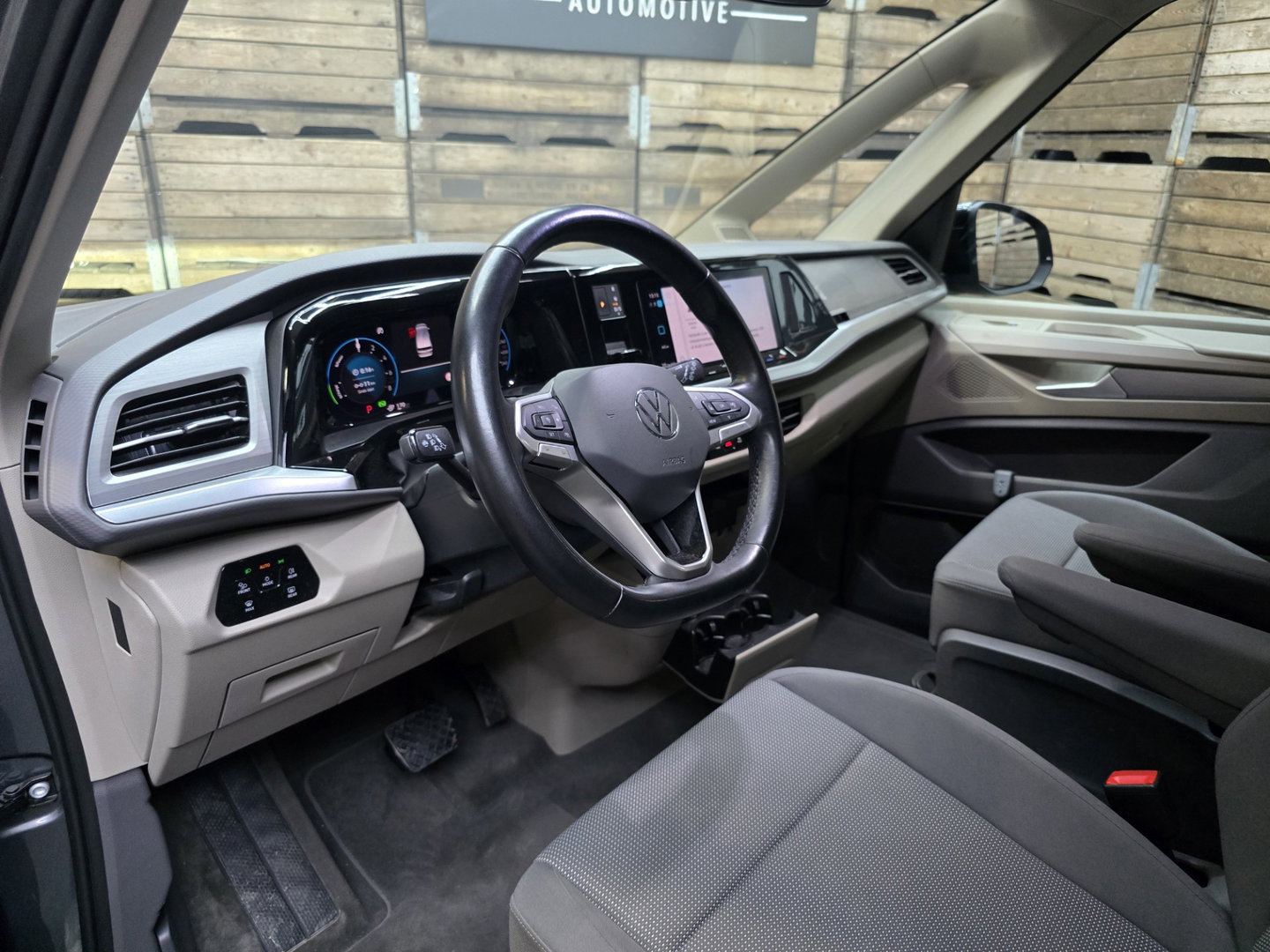 Volkswagen Multivan 1.4 eHybrid L2H1 Style 7P Trekh. 218 PK DSG Pano LEd Carplay Clima Cruise 17"LM 97.4% SOH