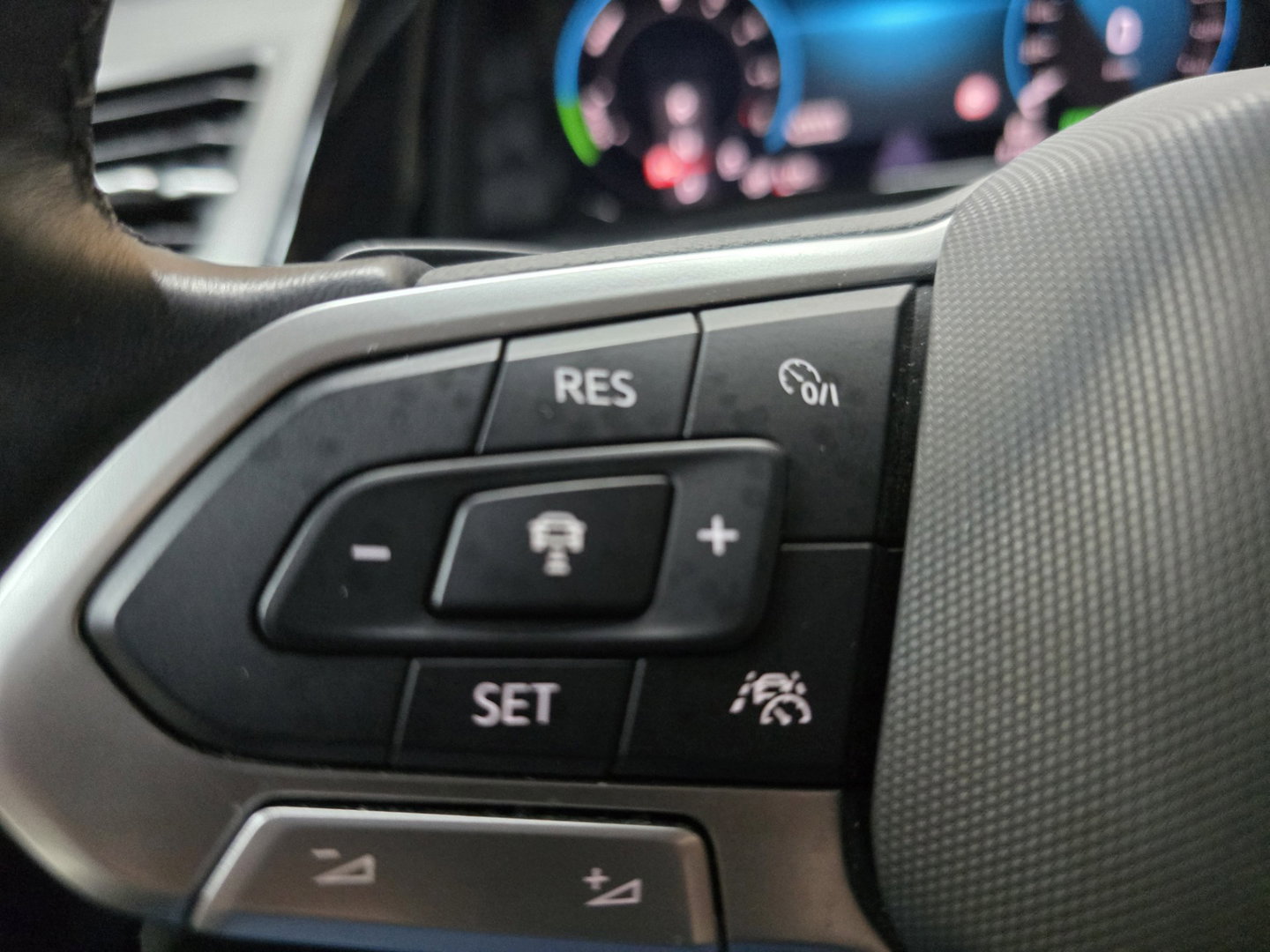 Volkswagen Multivan 1.4 eHybrid L2H1 Style 7P Trekh. 218 PK DSG Pano LEd Carplay Clima Cruise 17"LM 97.4% SOH