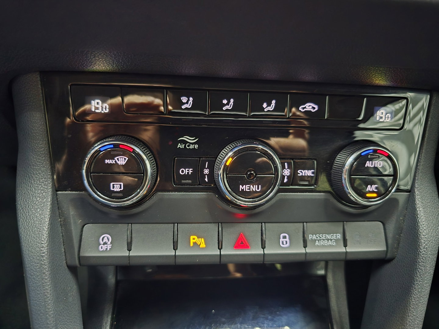 Škoda Karoq 1.0 TSI Ambition Business Navi Carplay trekhaak 17"LM