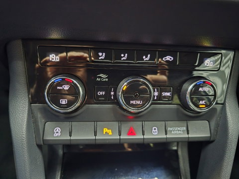 Škoda Karoq 1.0 TSI Ambition Business Navi Carplay trekhaak 17"LM