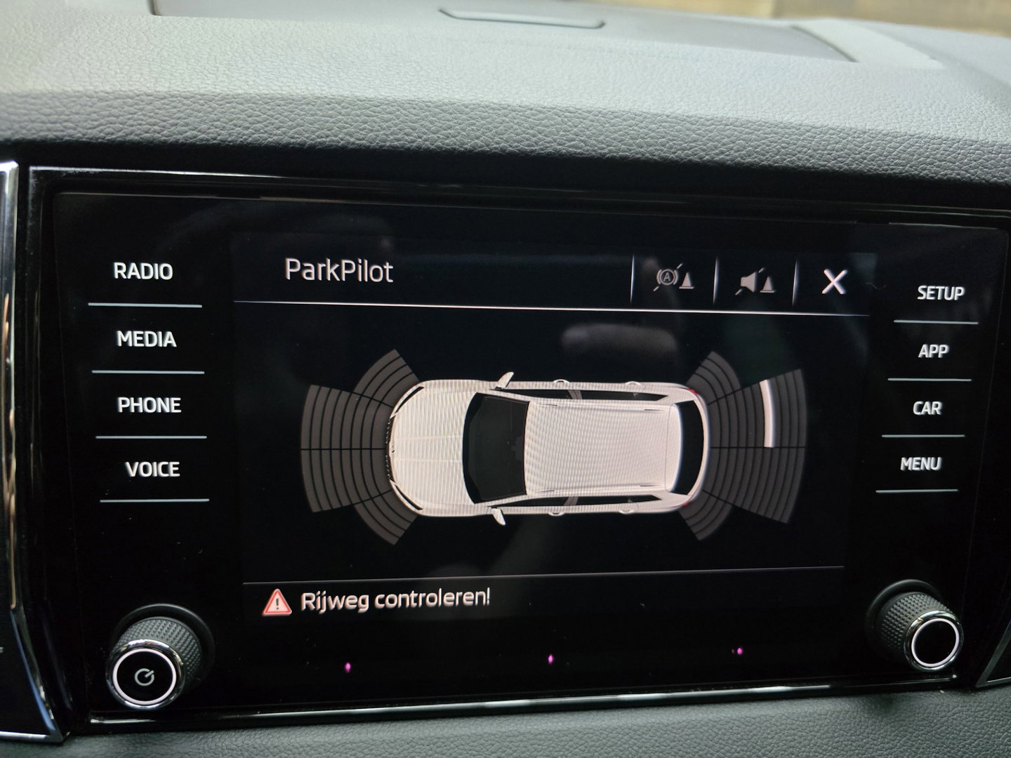 Škoda Karoq 1.0 TSI Ambition Business Navi Carplay trekhaak 17"LM