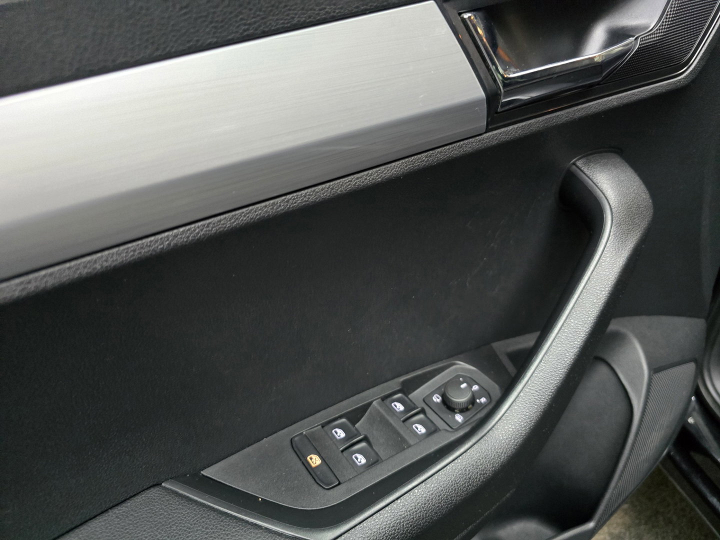 Škoda Karoq 1.0 TSI Ambition Business Navi Carplay trekhaak 17"LM