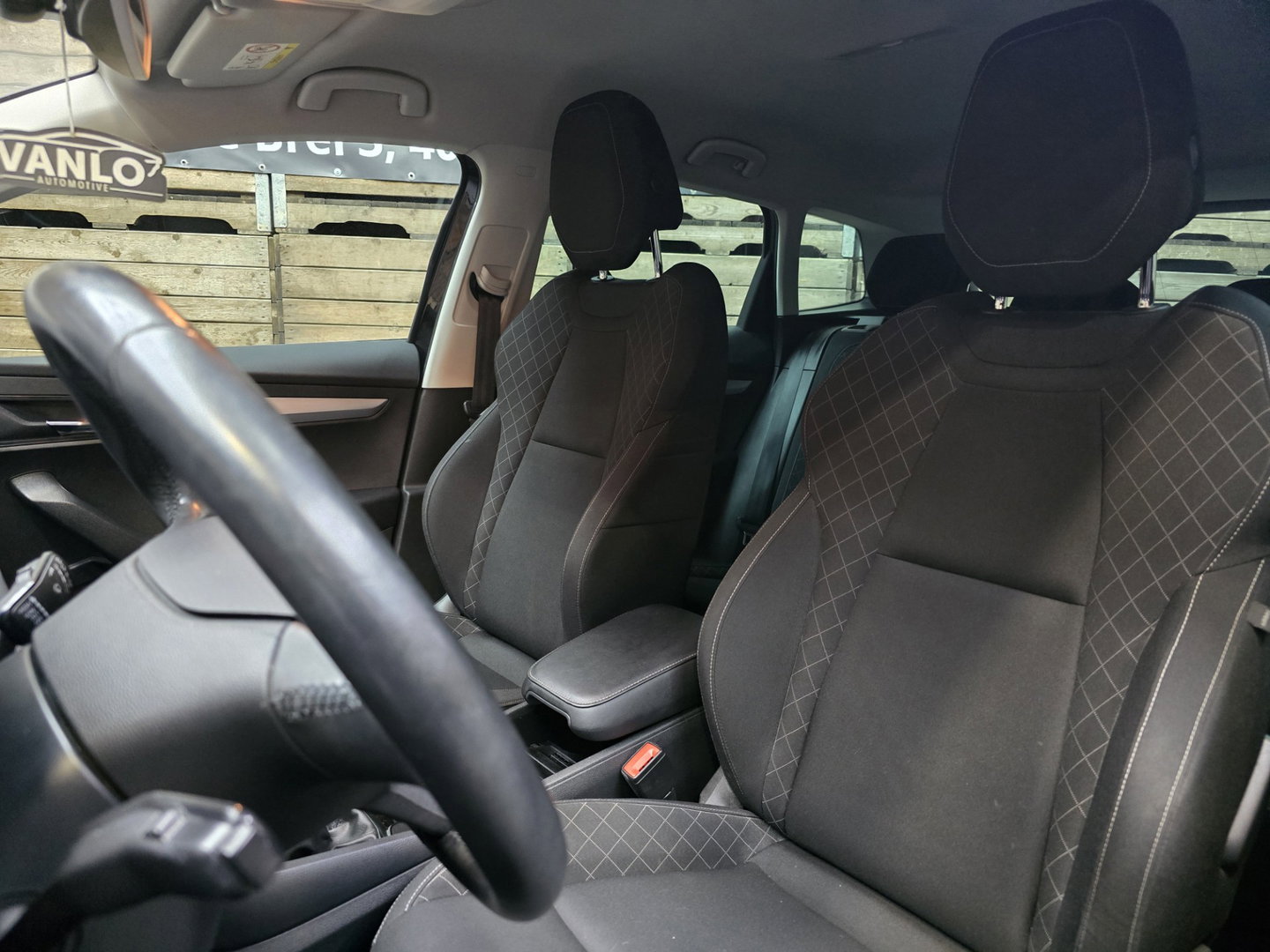 Škoda Karoq 1.0 TSI Ambition Business Navi Carplay trekhaak 17"LM