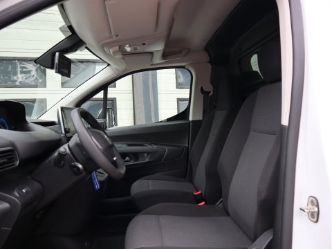 Peugeot e-Partner 50 kWh Lang L2 - Apple Carplay - Snelladen - Camera - 1e Eigenaar