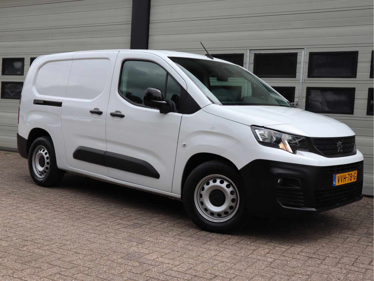 Peugeot e-Partner 50 kWh Lang L2 - Apple Carplay - Snelladen - Camera - 1e Eigenaar