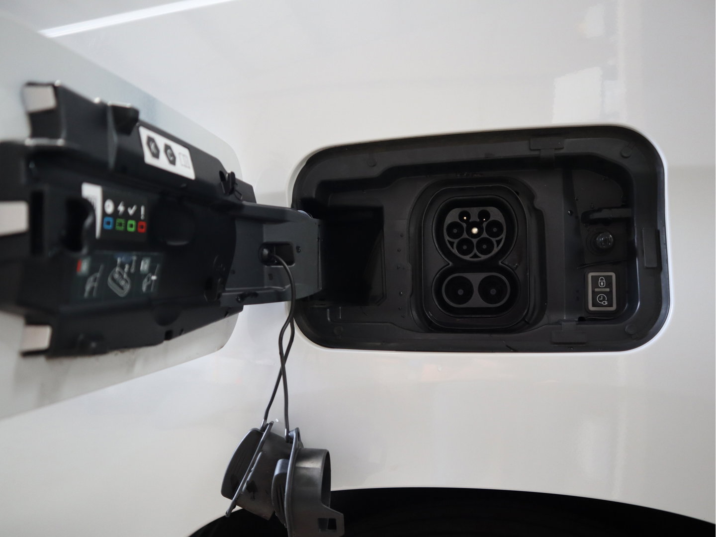 Peugeot e-Partner 50 kWh Lang L2 - Apple Carplay - Snelladen - Camera - 1e Eigenaar