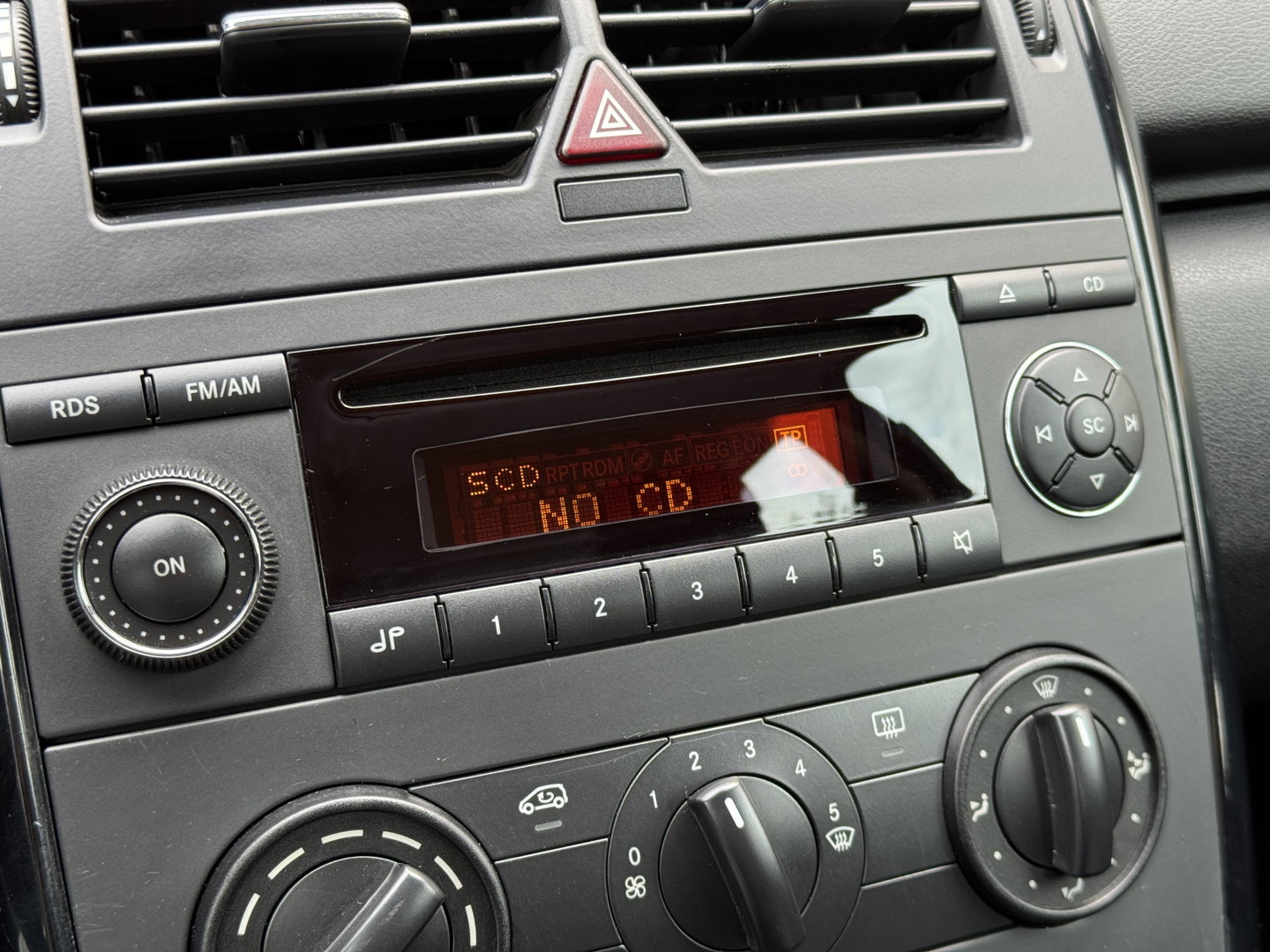 Mercedes-Benz A-Klasse 150 Classic | Origineel Nederlands | 2e Eigenaar | Stuurbekrachtiging | Centrale Deurvergrendeling | Elektrisch Verstelbare Spiegels | Radio |