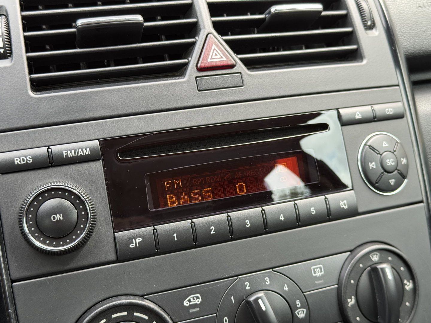 Mercedes-Benz A-Klasse 150 Classic | Origineel Nederlands | 2e Eigenaar | Stuurbekrachtiging | Centrale Deurvergrendeling | Elektrisch Verstelbare Spiegels | Radio |