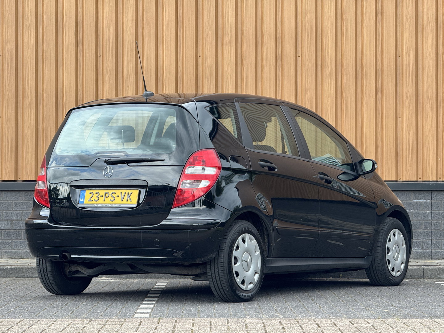 Mercedes-Benz A-Klasse 150 Classic | Origineel Nederlands | 2e Eigenaar | Stuurbekrachtiging | Centrale Deurvergrendeling | Elektrisch Verstelbare Spiegels | Radio |