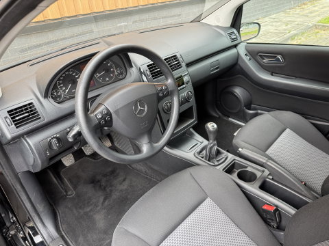 Mercedes-Benz A-Klasse 150 Classic | Origineel Nederlands | 2e Eigenaar | Stuurbekrachtiging | Centrale Deurvergrendeling | Elektrisch Verstelbare Spiegels | Radio |