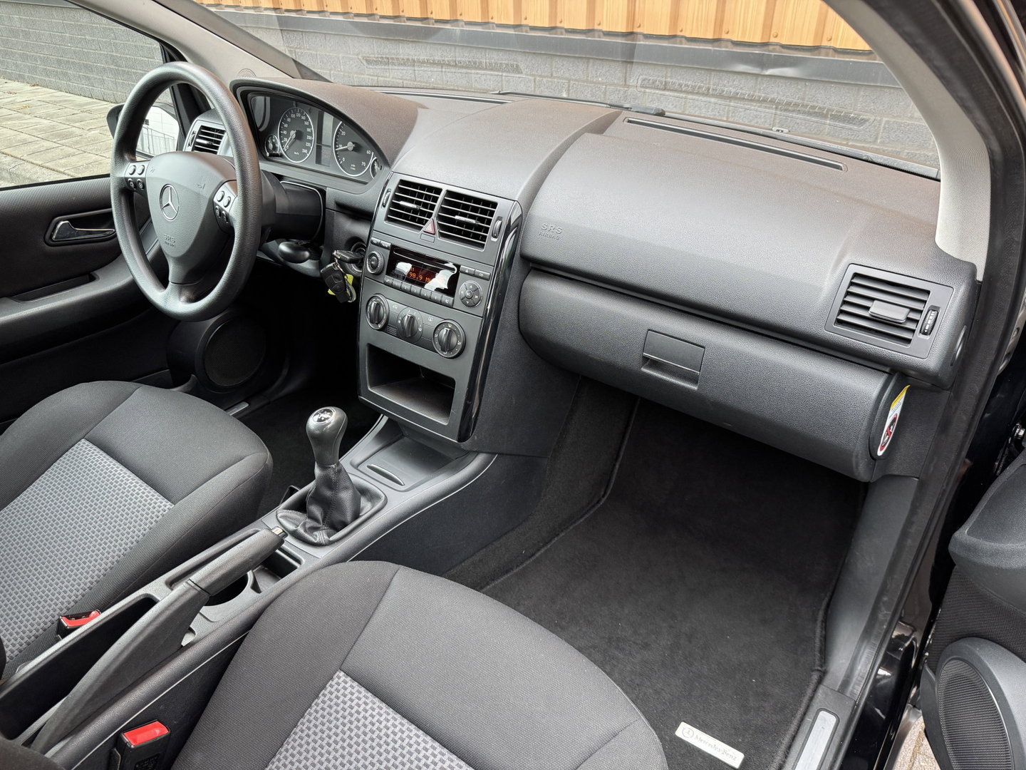 Mercedes-Benz A-Klasse 150 Classic | Origineel Nederlands | 2e Eigenaar | Stuurbekrachtiging | Centrale Deurvergrendeling | Elektrisch Verstelbare Spiegels | Radio |