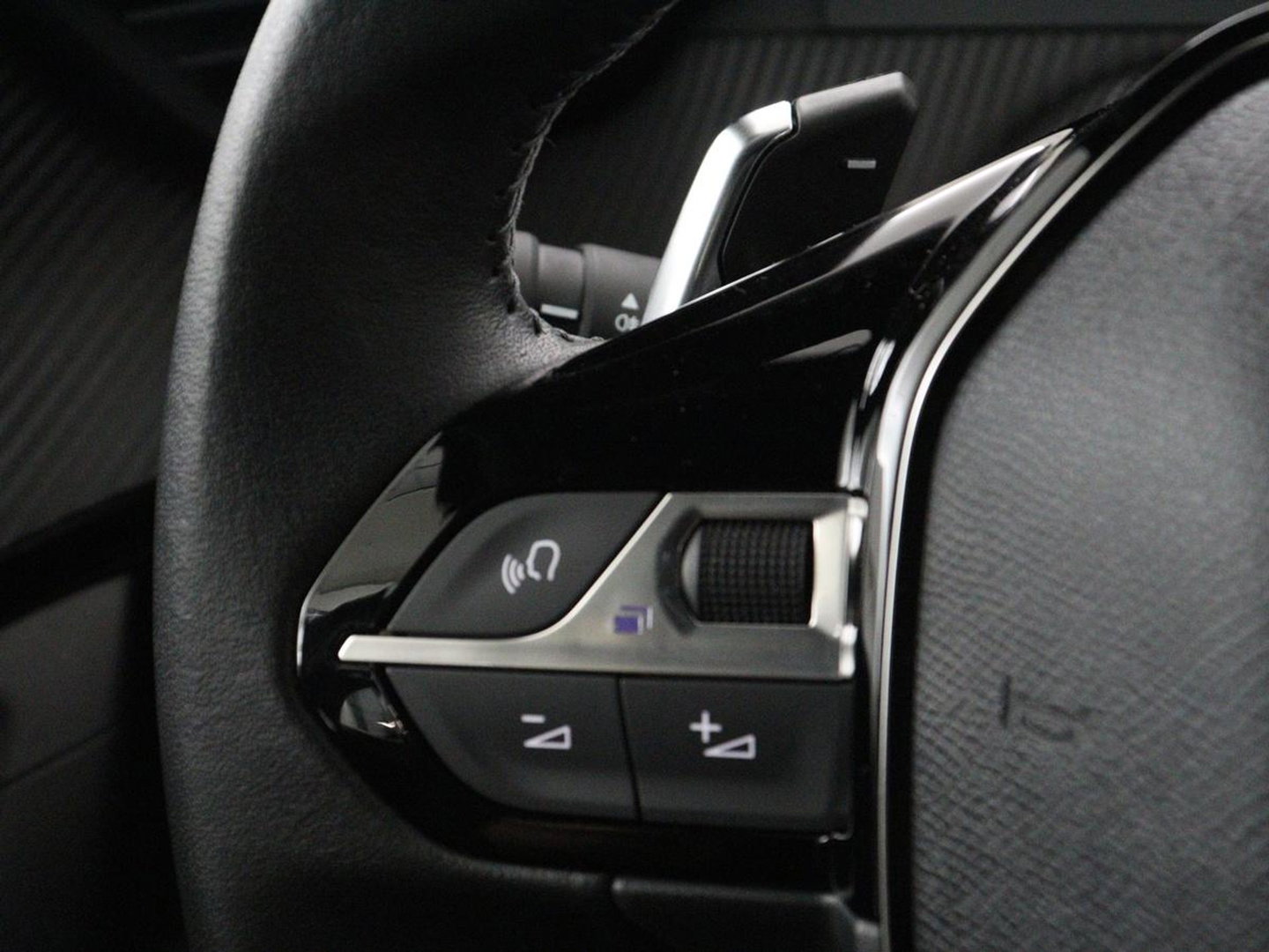 Peugeot 2008 1.2 Hybrid 136 Style | Automaat | Carplay | Climate control | Parkeerhulp | Full LED | Cruise control | Bluetooth