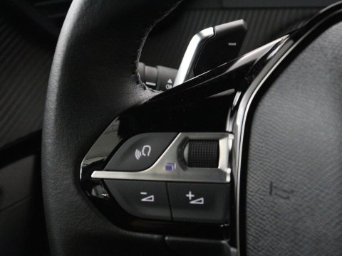 Peugeot 2008 1.2 Hybrid 136 Style | Automaat | Carplay | Climate control | Parkeerhulp | Full LED | Cruise control | Bluetooth