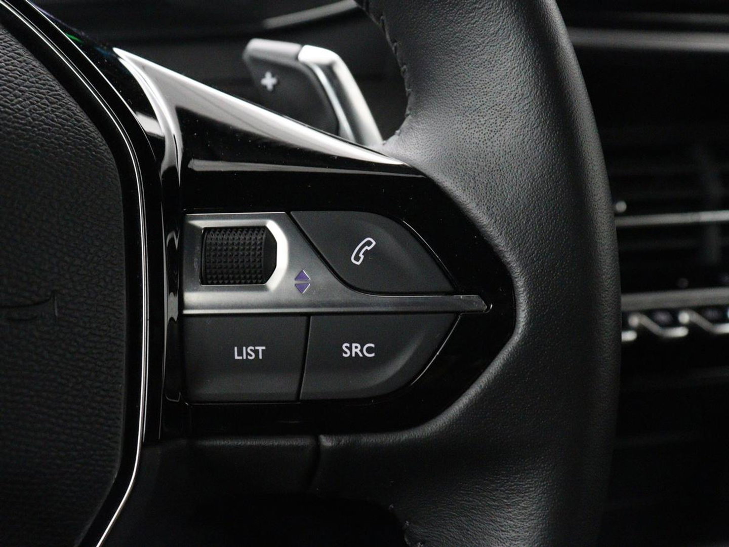 Peugeot 2008 1.2 Hybrid 136 Style | Automaat | Carplay | Climate control | Parkeerhulp | Full LED | Cruise control | Bluetooth