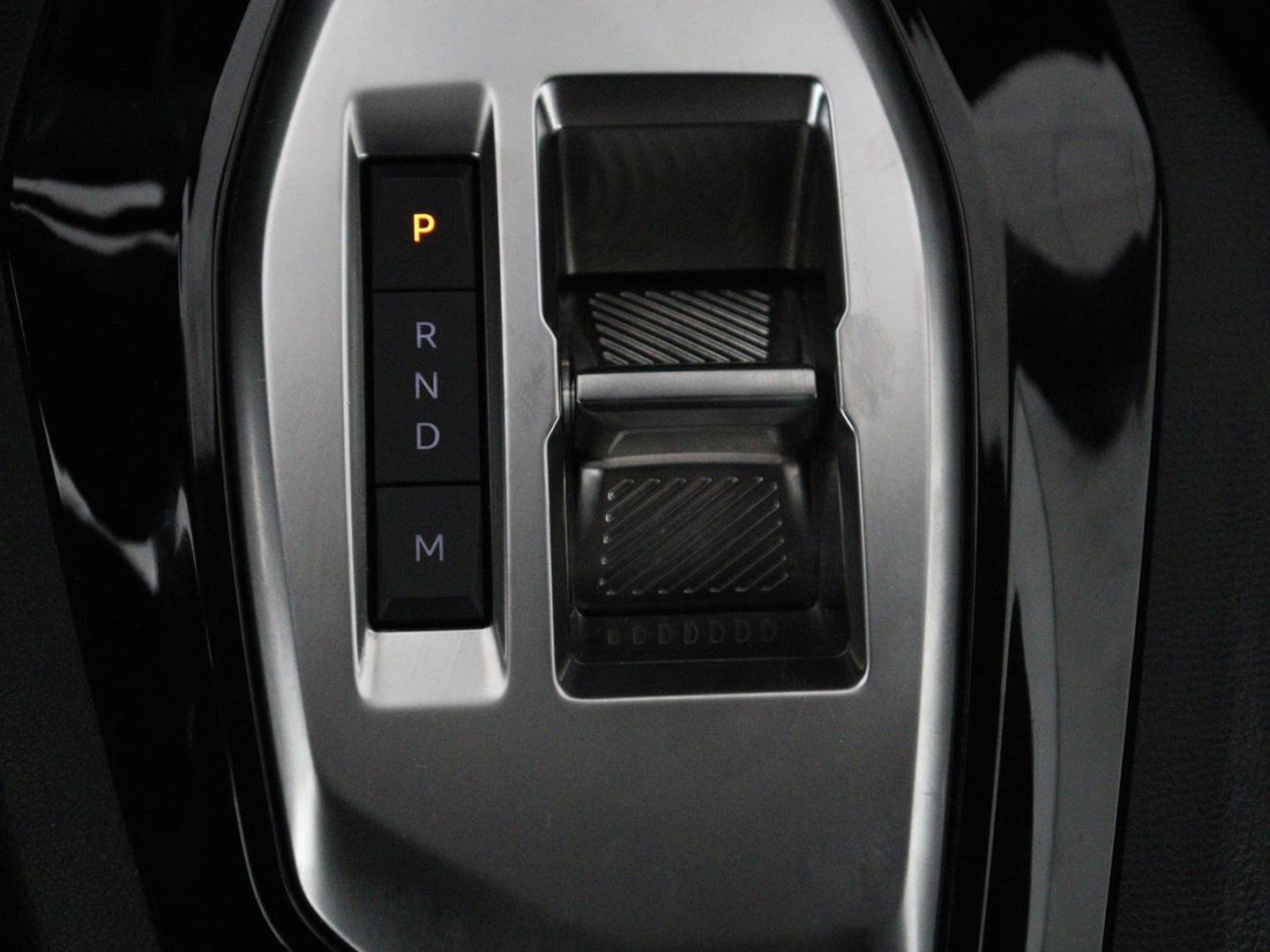 Peugeot 2008 1.2 Hybrid 136 Style | Automaat | Carplay | Climate control | Parkeerhulp | Full LED | Cruise control | Bluetooth