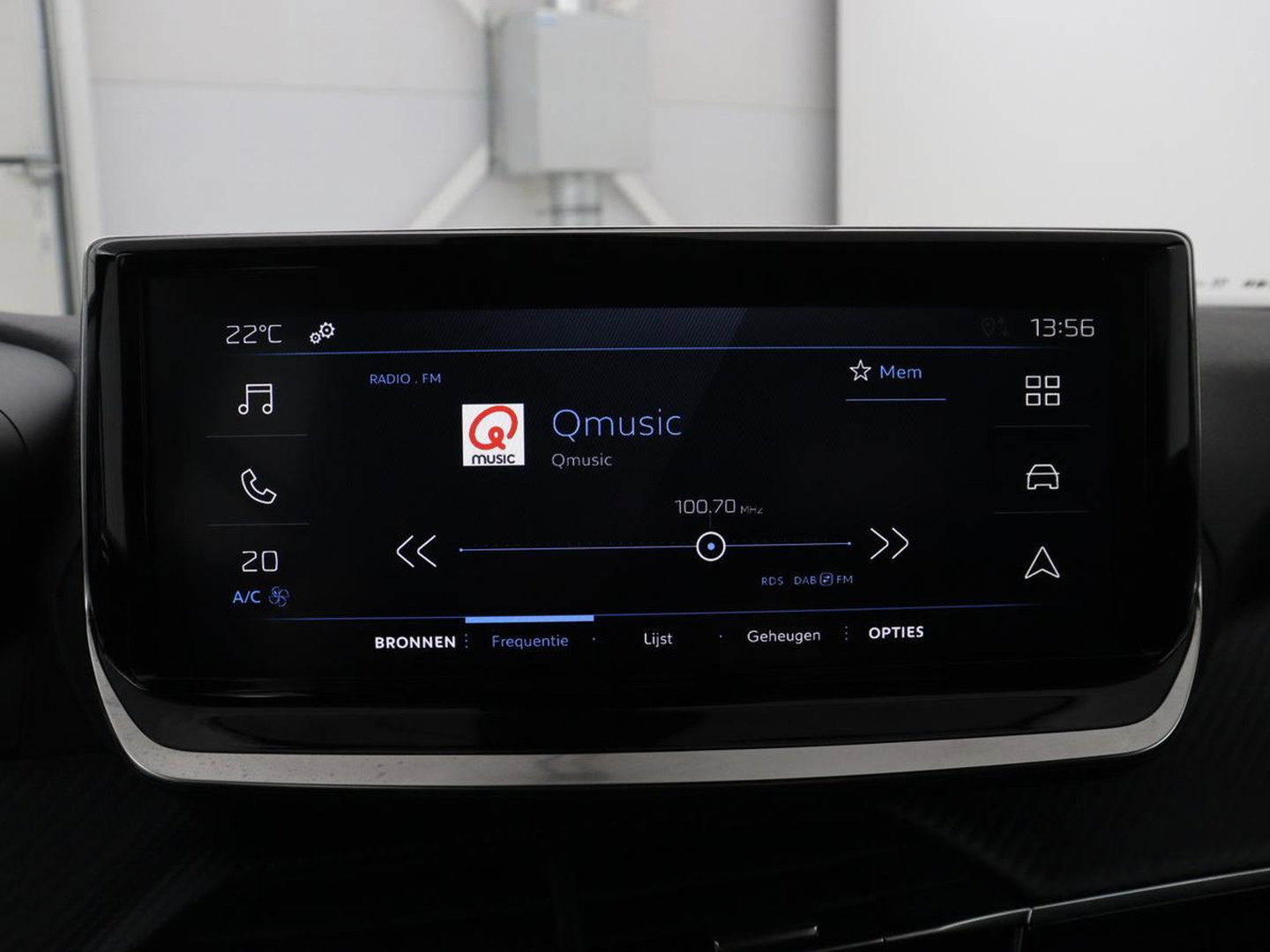 Peugeot 2008 1.2 Hybrid 136 Style | Automaat | Carplay | Climate control | Parkeerhulp | Full LED | Cruise control | Bluetooth