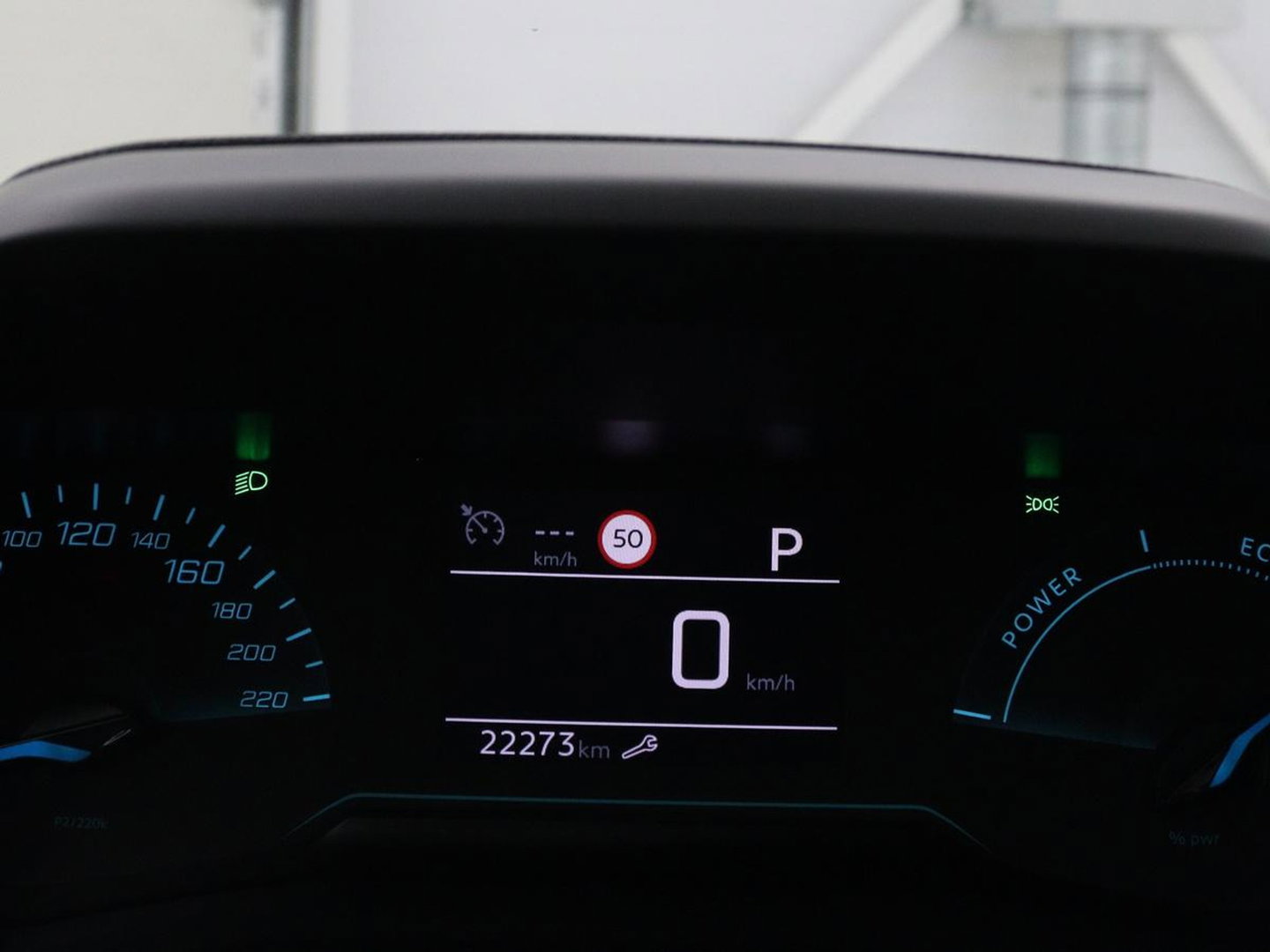 Peugeot 2008 1.2 Hybrid 136 Style | Automaat | Carplay | Climate control | Parkeerhulp | Full LED | Cruise control | Bluetooth