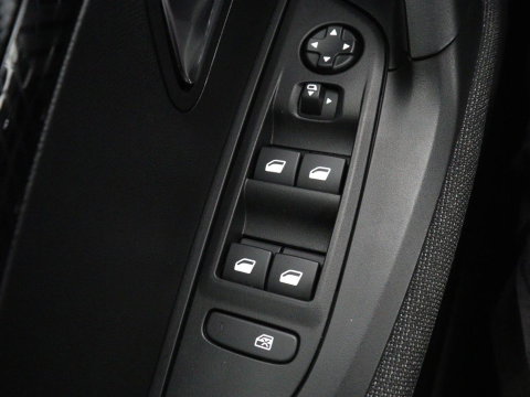 Peugeot 2008 1.2 Hybrid 136 Style | Automaat | Carplay | Climate control | Parkeerhulp | Full LED | Cruise control | Bluetooth