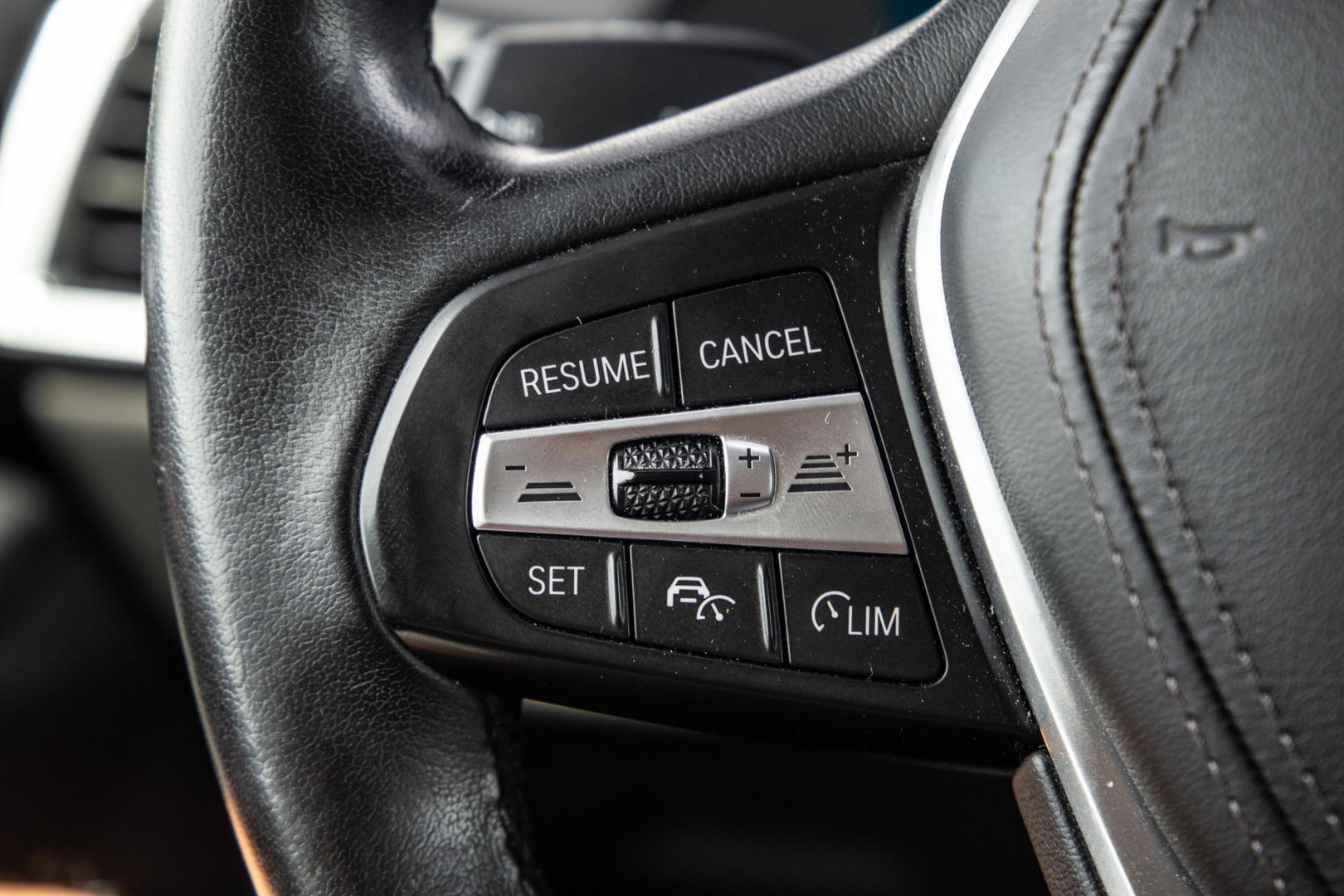 BMW X5 xDrive45e Executive CARPLAY / CAMERA / DEALER ONDERHOUDEN / LEER / STOELVERWARMING / BLACK ON BLACK