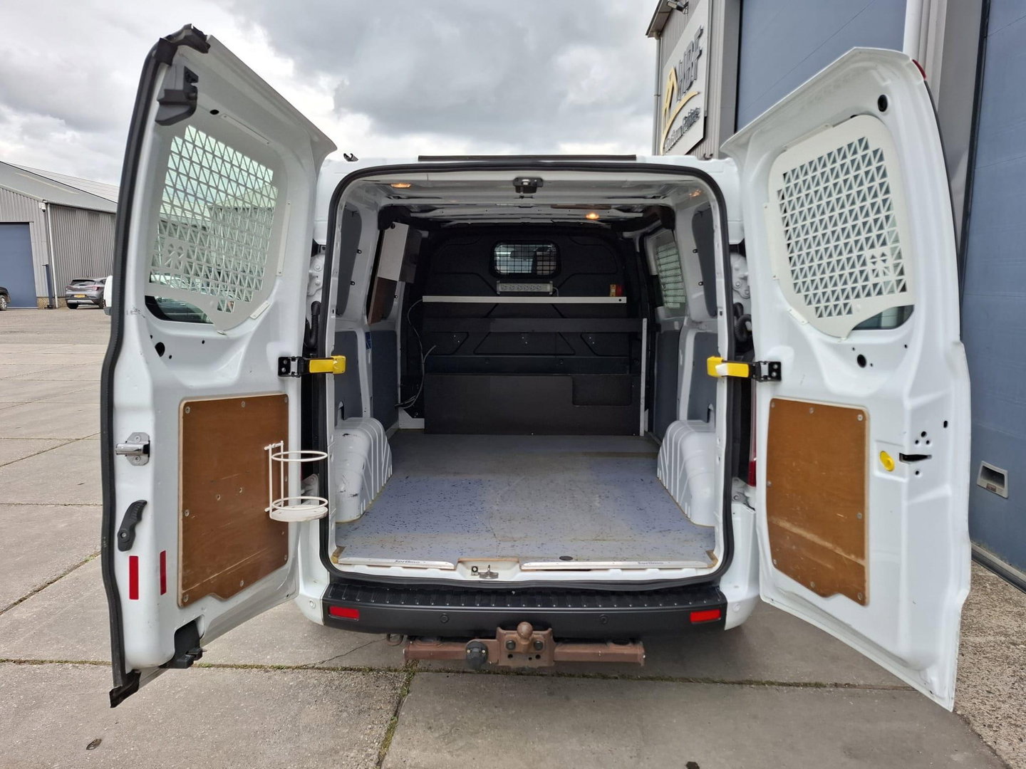 Ford Transit Custom 340 2.0 TDCI L1H1 Ambiente AIRCO / CRUISE CONTROLE / 3 ZITS / TREKHAAK / EURO 6