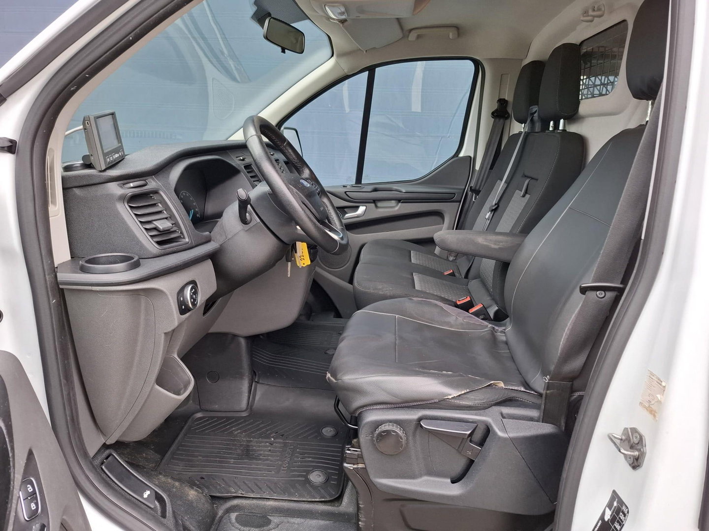 Ford Transit Custom 340 2.0 TDCI L1H1 Ambiente AIRCO / CRUISE CONTROLE / 3 ZITS / TREKHAAK / EURO 6
