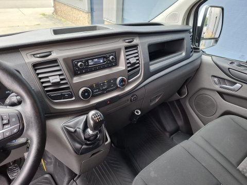Ford Transit Custom 340 2.0 TDCI L1H1 Ambiente AIRCO / CRUISE CONTROLE / 3 ZITS / TREKHAAK / EURO 6