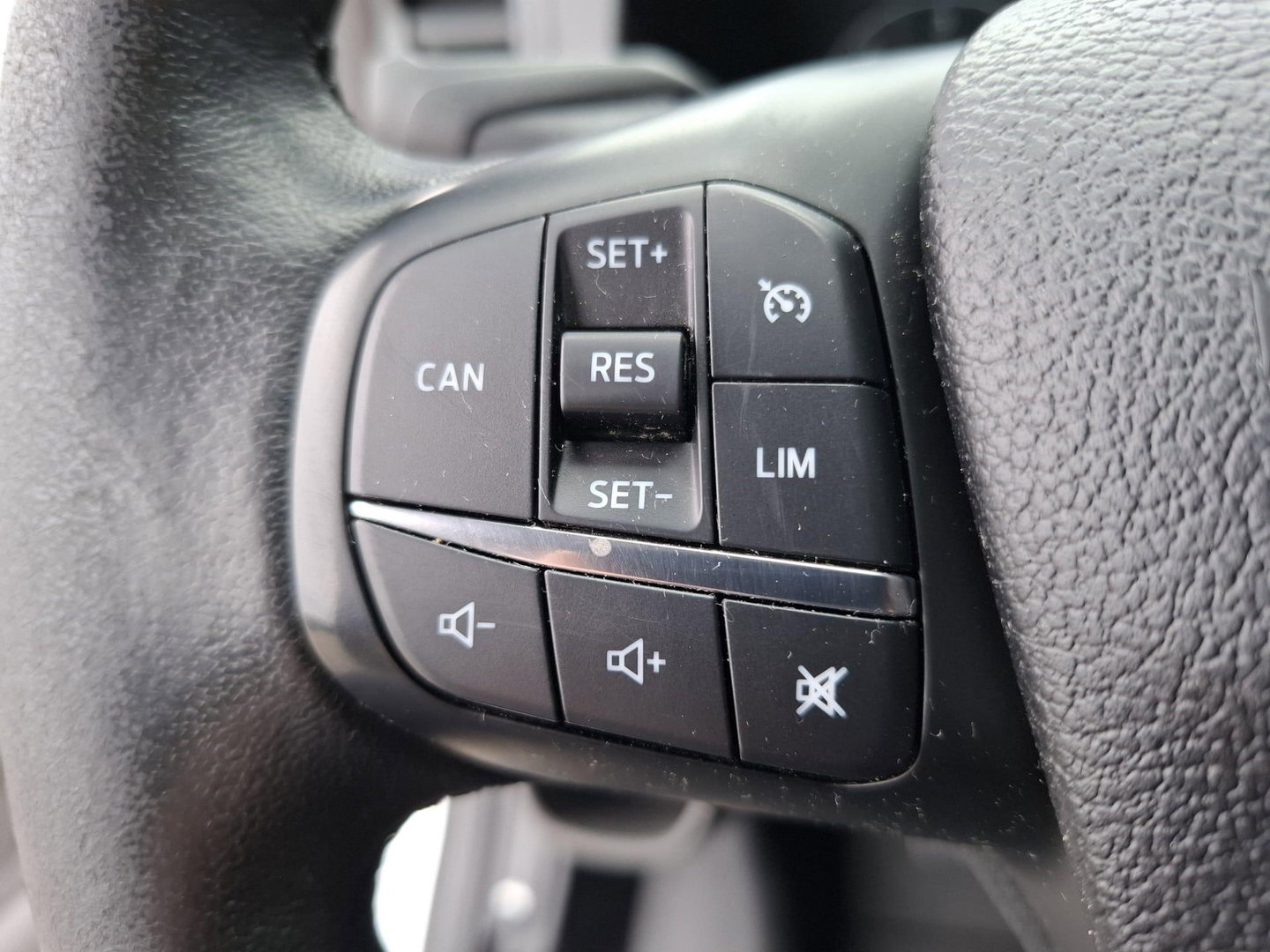 Ford Transit Custom 340 2.0 TDCI L1H1 Ambiente AIRCO / CRUISE CONTROLE / 3 ZITS / TREKHAAK / EURO 6