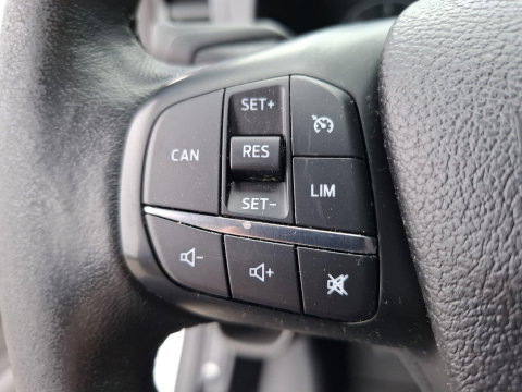 Ford Transit Custom 340 2.0 TDCI L1H1 Ambiente AIRCO / CRUISE CONTROLE / 3 ZITS / TREKHAAK / EURO 6