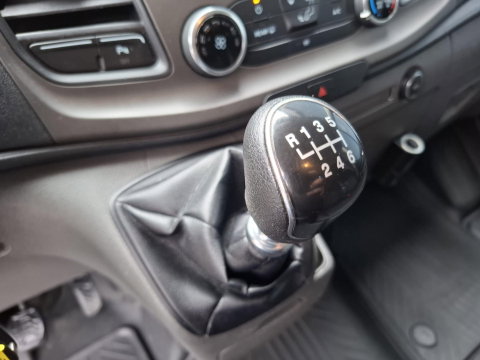 Ford Transit Custom 340 2.0 TDCI L1H1 Ambiente AIRCO / CRUISE CONTROLE / 3 ZITS / TREKHAAK / EURO 6
