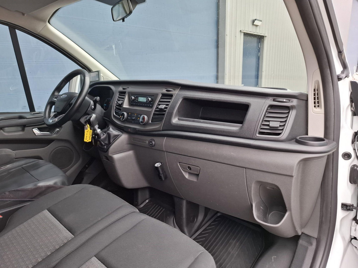 Ford Transit Custom 340 2.0 TDCI L1H1 Ambiente AIRCO / CRUISE CONTROLE / 3 ZITS / TREKHAAK / EURO 6
