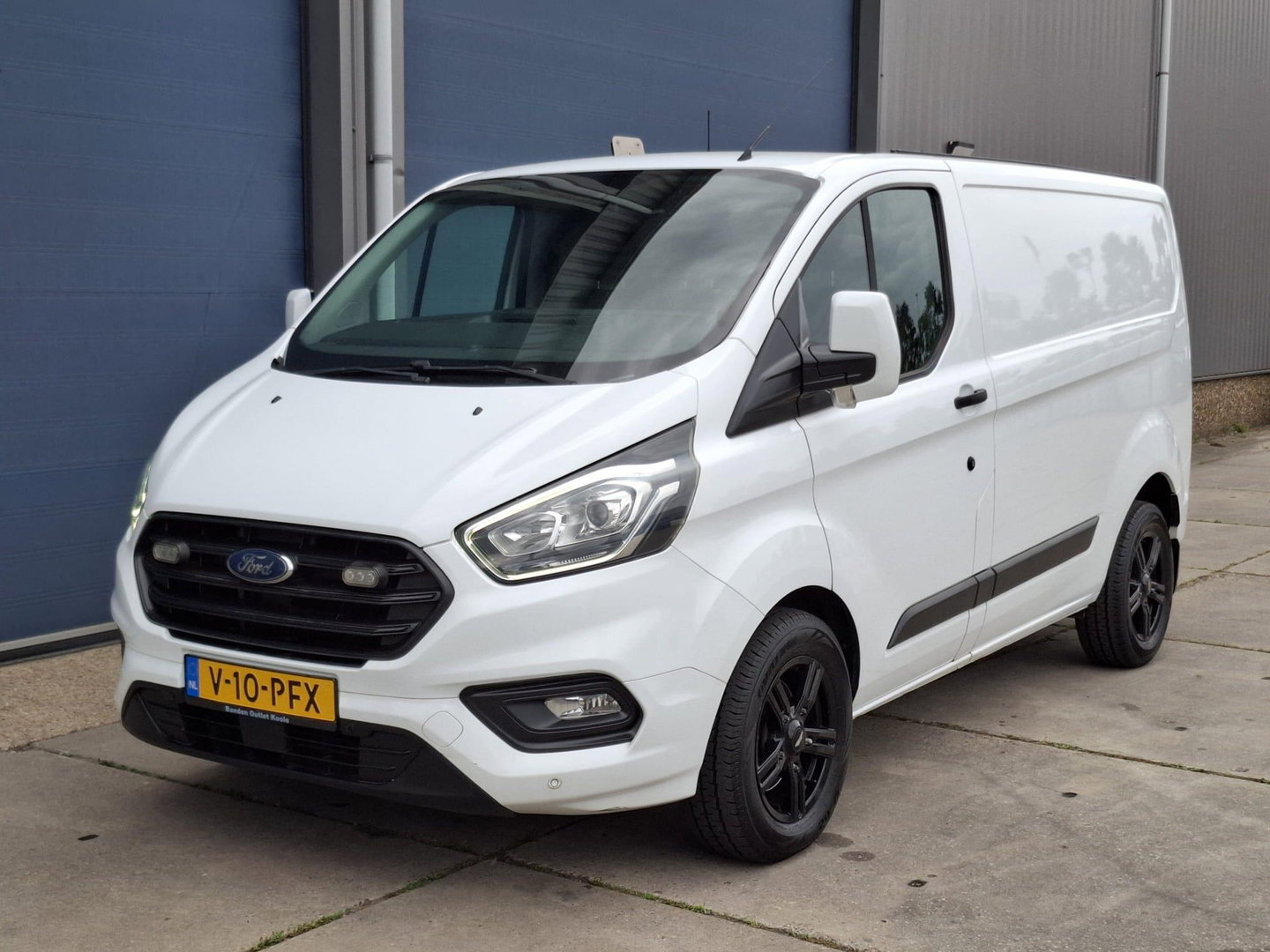 Ford Transit Custom 340 2.0 TDCI L1H1 Ambiente AIRCO / CRUISE CONTROLE / 3 ZITS / TREKHAAK / EURO 6