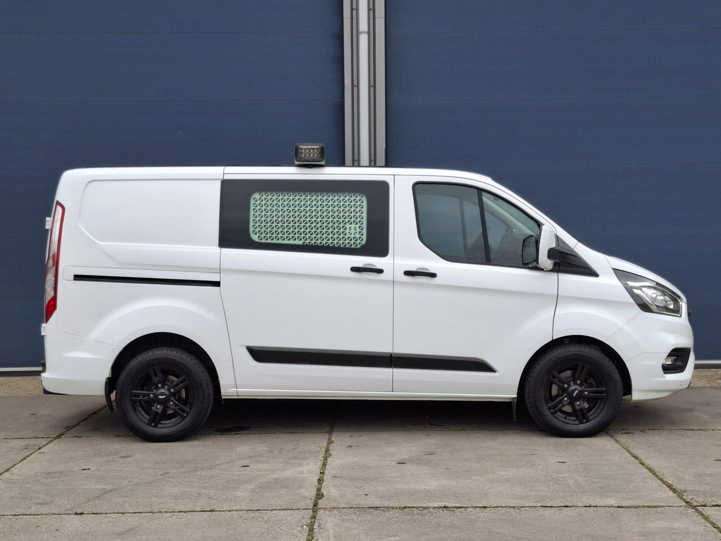 Ford Transit Custom 340 2.0 TDCI L1H1 Ambiente AIRCO / CRUISE CONTROLE / 3 ZITS / TREKHAAK / EURO 6