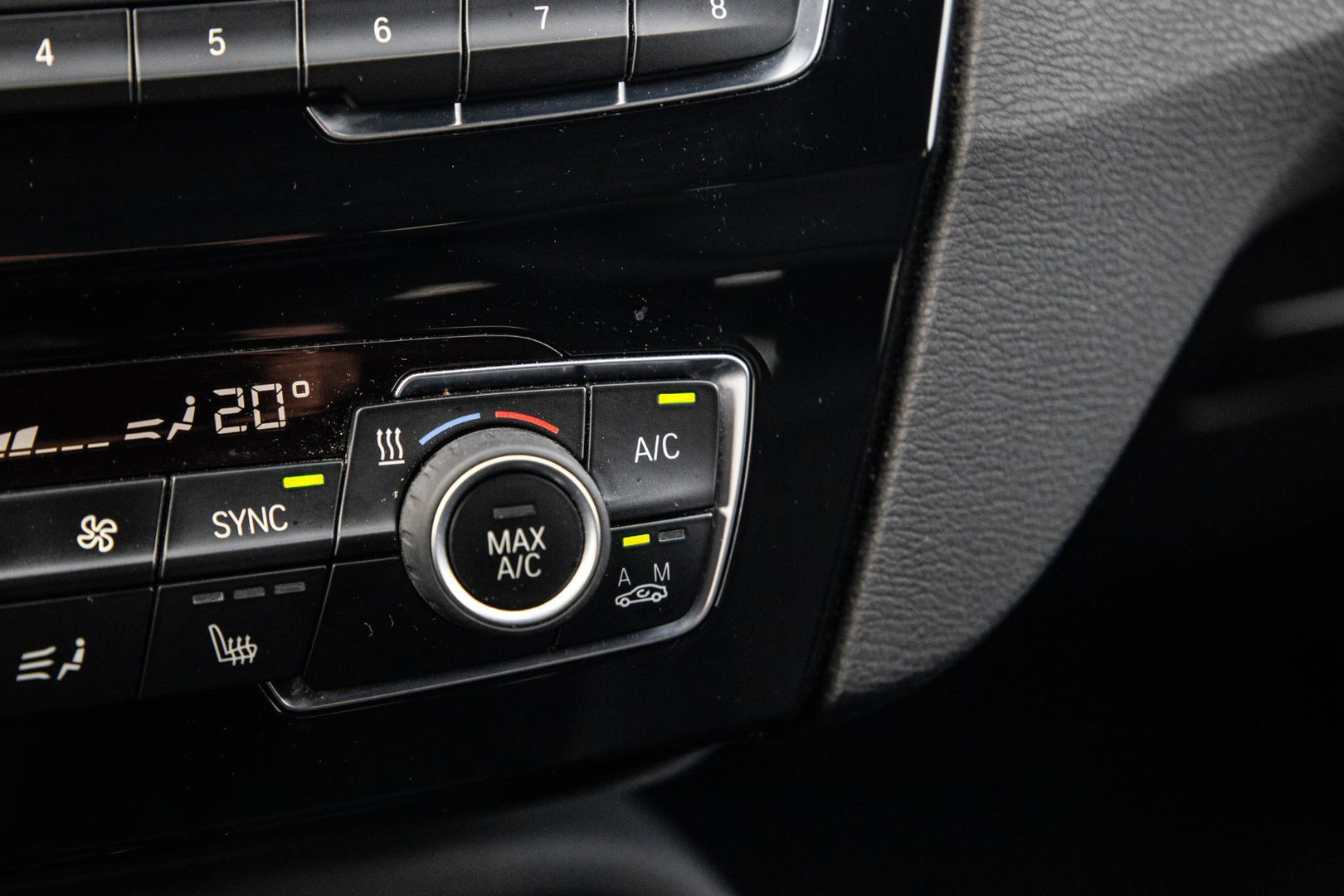 BMW X1 xDrive25e Executive X CAMERA / CARPLAY / HEAD UP DISPLAY / LEDER / LED / CRUISE CONTROLE / STOELVERWARMING