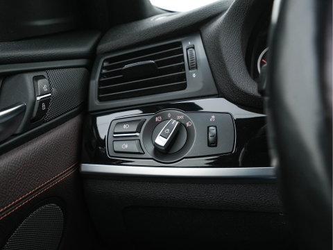 BMW X4 xDrive35i High Executive M-Sportpack Aut. *PANO | HEAD-UP | LEATHER | XENON | MEMORY-PACK | HARMAN/KARDON | KEYLESS | CAMERA | HEATED-SPORTSEATS | NAVI-FULLMAP | SHIFTPADDLES | PRIVACY-GLASS | 20''ALU | TOWBAR*
