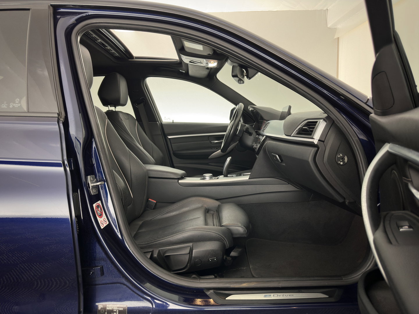 BMW 3-serie 330e Centennial High Executive M-Sportpack Aut. *PANO | HEAD-UP | LEATHER | FULL-LED | HEATED-SPORTSEATS | HIFI-SOUND | CAMERA | NAVI-FULLMAP | PRVACY-GLASS | SHIFTPADDLES | ECC | PDC | CRUISE | 19''ALU*