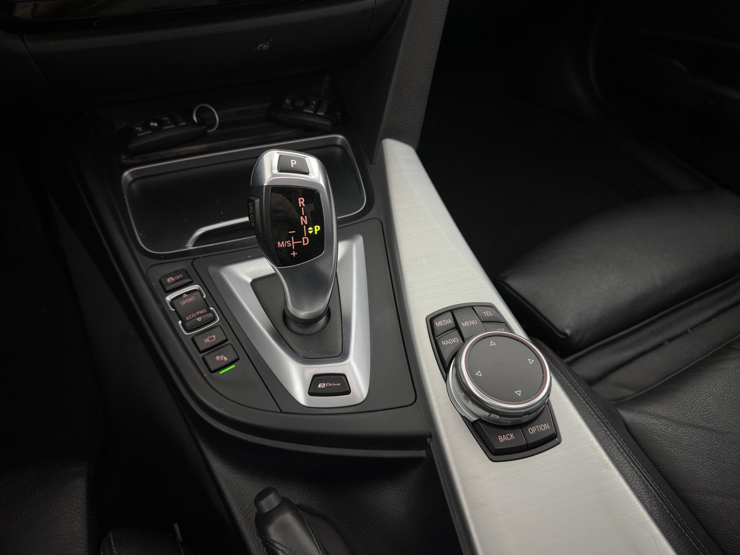 BMW 3-serie 330e Centennial High Executive M-Sportpack Aut. *PANO | HEAD-UP | LEATHER | FULL-LED | HEATED-SPORTSEATS | HIFI-SOUND | CAMERA | NAVI-FULLMAP | PRVACY-GLASS | SHIFTPADDLES | ECC | PDC | CRUISE | 19''ALU*