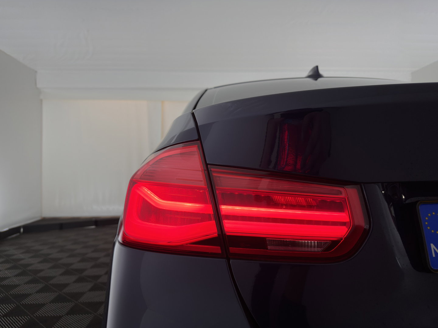 BMW 3-serie 330e Centennial High Executive M-Sportpack Aut. *PANO | HEAD-UP | LEATHER | FULL-LED | HEATED-SPORTSEATS | HIFI-SOUND | CAMERA | NAVI-FULLMAP | PRVACY-GLASS | SHIFTPADDLES | ECC | PDC | CRUISE | 19''ALU*