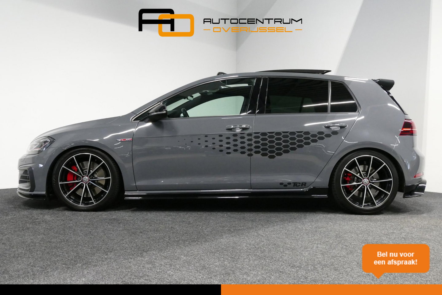Volkswagen Golf 2.0 TSI GTI TCR / Akrapovic uitlaat / Panoramadak / Stoelverwarming / Apple Carplay - Android Auto / Ambienteverlichting / DCC / Climatronic / Adaptive Cruise Control / 18'' LMV / Digitaal instrumentenpaneel