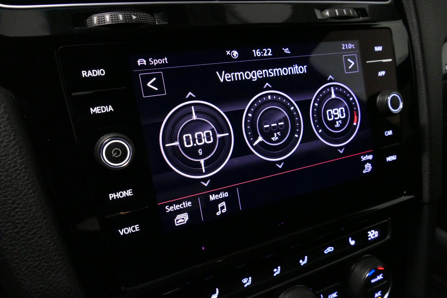 Volkswagen Golf 2.0 TSI GTI TCR / Akrapovic uitlaat / Panoramadak / Stoelverwarming / Apple Carplay - Android Auto / Ambienteverlichting / DCC / Climatronic / Adaptive Cruise Control / 18'' LMV / Digitaal instrumentenpaneel